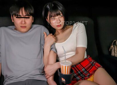 Thanh niên bao rạp nữa đêm để xem phim thì bị một cô gái lạ gạ gẫm